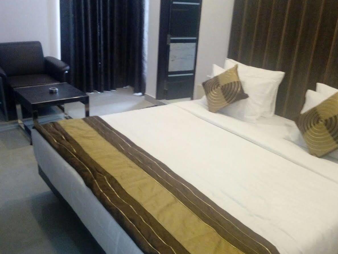 Red Carpet Hotels Noida Eksteriør bilde
